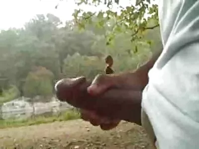 பஸ்டி பெண் கருப்பு டிக் பிடிக்கும்