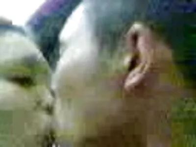 மேட்லின் மன்றோ தனது கொம்பு புண்ணை POV இல் மோதினார்