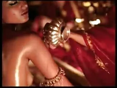 உணர்ச்சிவசப்பட்ட அழகா ரிலே ரீட் மிகவும் ஆழ்ந்துள்ளார்
