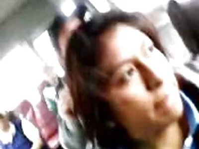 பிபிசியுடன் ஒரு முப்பரிமாணத்தில் ஒரு கிரீமி அழகி மூழ்கியது