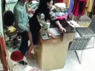 ஹாட் மில்ஃப் மூவரைக் கொண்டிருப்பதை விரும்புகிறது