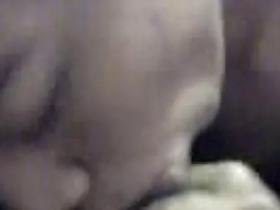 பெரிய டைட்டட் குஞ்சு மிகவும் குறும்பாக இருக்கிறது