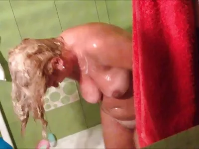 கறுப்பு மனிதன் ஒரு பொன்னிற சேட்டையை புணர்கிறான்