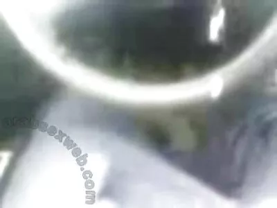 கால் பொன்னிற இளம்பெண் மாற்றாந்தாய் மெல்ல தாக்கியது