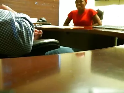அதிர்ச்சியூட்டும் பெண் ரைடர் ஸ்கை POV இல் பெரிய அழகான ஆண் குச்சியைப் புதைக்கிறது