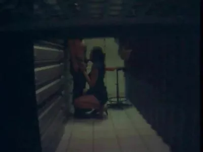 கருமையான ஹேர்டு மிங்க்ஸ் ஈவா சின் ஜிம்மில் சாப்பிட்டு ஷாக் ஆனார்
